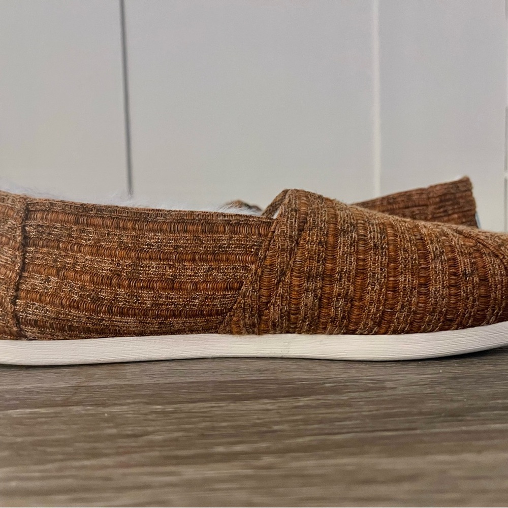 TOMS Women's Tan Textured Loafers - Picture 4 of 12